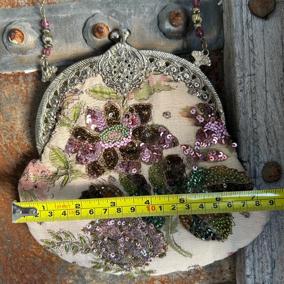 Vintage Victorian style clutch purse - Picture 2 of 5